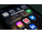 A close-up of a smartphone screen that displays various social media apps in a folder. (Image Source: Bastian Riccardi on Pexels)