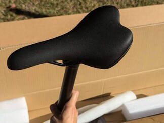 Standard bike seat (Image Source: Stephen Pereyra / Notebookcheck)