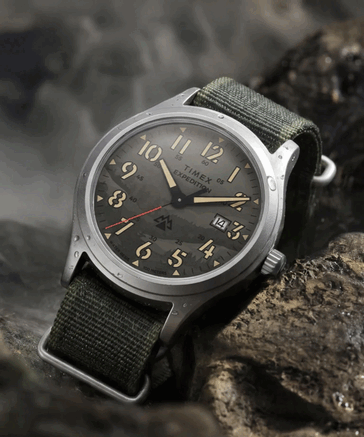 The Timex TW2Y89500 comes with a green camo dial