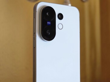 Vivo X200 FE reviewed (Image source: Marcus Herbrich)