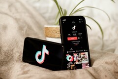 TikTok app (Image source: Collabstr, Unsplash)