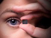 The small Myriad X chip comes with a low TDP of 1.5 W. (Source: Intel)