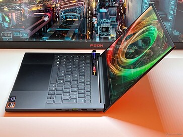 Razer Blade 14 gaming laptop side view (Image source: Andreas Osthoff)