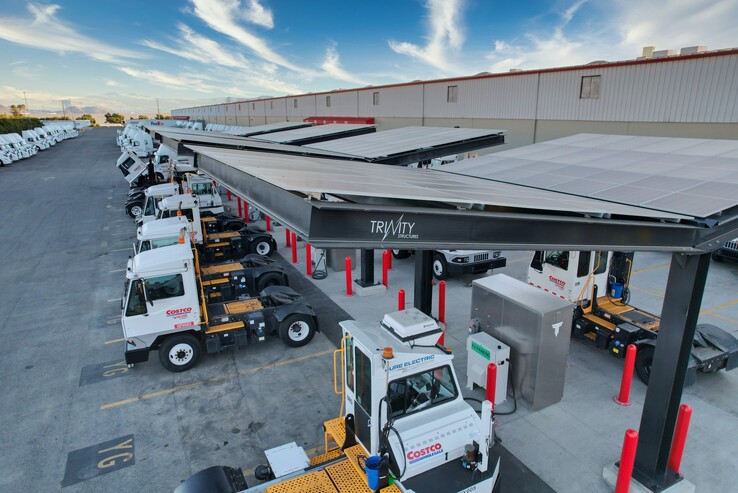 Off-grid charging stations for EV trucks at Costco's Mira Loma distribution hub. (Source: Trinity Structures)