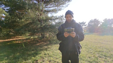 The Neo 2 doesn’t handle backlight or strong contrast well – image looks noisy and washed out