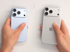 The Apple iPhone 18 Pro (left) and iPhone 18 Pro Max (right) weigh 211 g and 249 g, respectively.