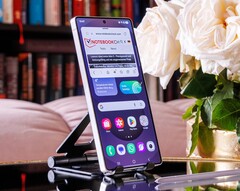 The Samsung Galaxy S26 Ultra is said to have thinner screen edges than the Galaxy S25 Ultra pictured. (Image source: Notebookcheck)