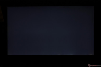 Light-moderate backlight bleeding along bottom edge