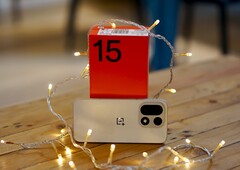 The OnePlus 15 comes with a large battery. We put it through its paces to see how long the battery life really is. (Image source: Notebookcheck)