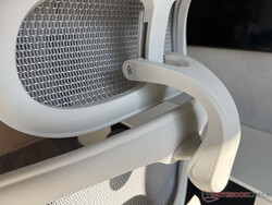 The headrest is versatile, but unfortunately, its height adjustment is limited.