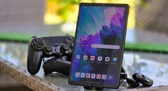 The Legion Tab Gen 3’s ultra-fast 165Hz display is a treat for gamers. (Image source: Marcus Herbrich / Notebookcheck)