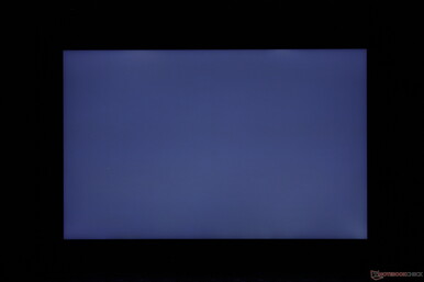 Slight uneven backlight bleeding along the edges and corners