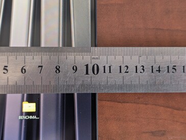 Very narrow side bezels for smaller dimensions