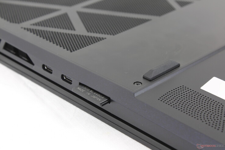 SD card reader is not spring loaded