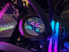 Aorus Waterforce X II 360: Pump LCD display