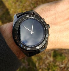 Using the LG Watch W7 outside in the sun
