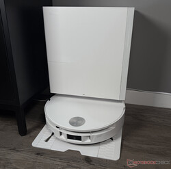 Mova S70 Roller during charging.