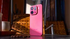 The gorgeous red Oppo Find X9 and Find X9 Pro is apparently only available via import (Image source: Weibo)