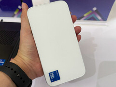 The Sixunited WB81-H02 might be passive cooled. Pictured: the mini PC being held by a hand.