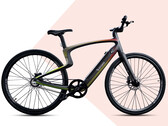 The Urtopia Carbon E-Bike weighs 30 lbs (~14 kg). (Image source: Urtopia)