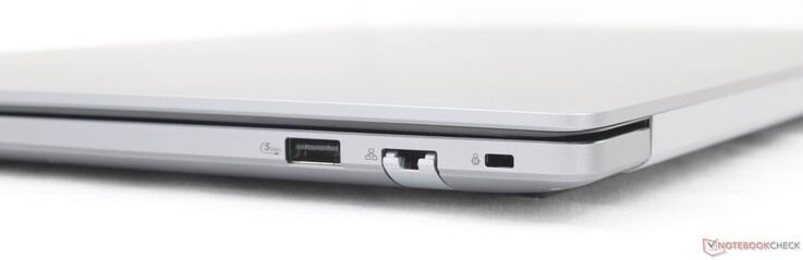 Right: USB-A 3.2 Gen. 1 (5 Gbps), RJ-45 (1 Gbps), Kensington lock