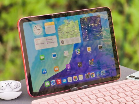 Apple iPad 11 A16 2025 tablet review (image source: Marcus Herbrich)