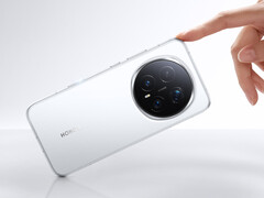 The Honor Magic 8 Pro features a 200 MP &quot;Ultra Night&quot; telephoto camera. Pictured: the phone in White. (Image source: Honor)