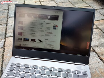 Using the ThinkBook 13s-IWL outside in the shade