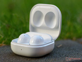 The Galaxy Buds FE resemble the Galaxy Buds2, pictured. (Image source: Notebookcheck)