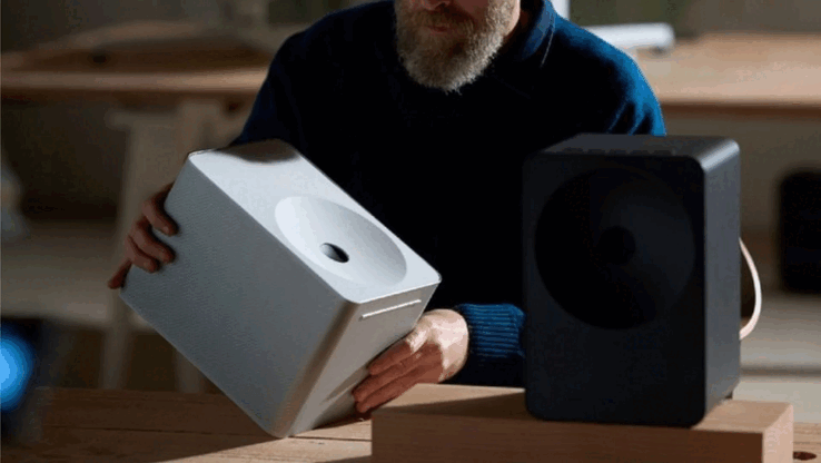 The Samsung Music Studio 7 in white and black (Image Source: Samsung)