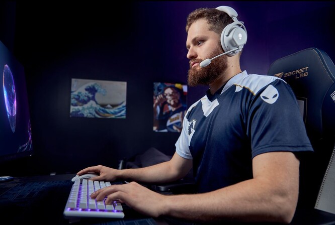 The Alienware Pro Headset was designed with inputs from e-sports athletes and streamers. (Image source: Alienware)
