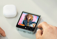 Samsung may finally move away from equipping 12 MP sensors in the Galaxy Z Flip series with next year's model. (Image source: Samsung)