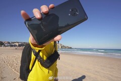 Is this the Vivo Nex 3 at the beach? Maybe. (Source: IndiaShopps)