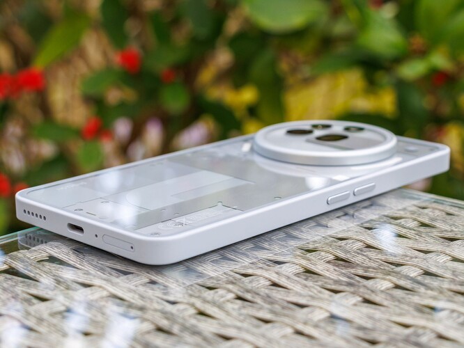 Nothing Phone (3a) Pro chassis (image source: Notebookcheck)