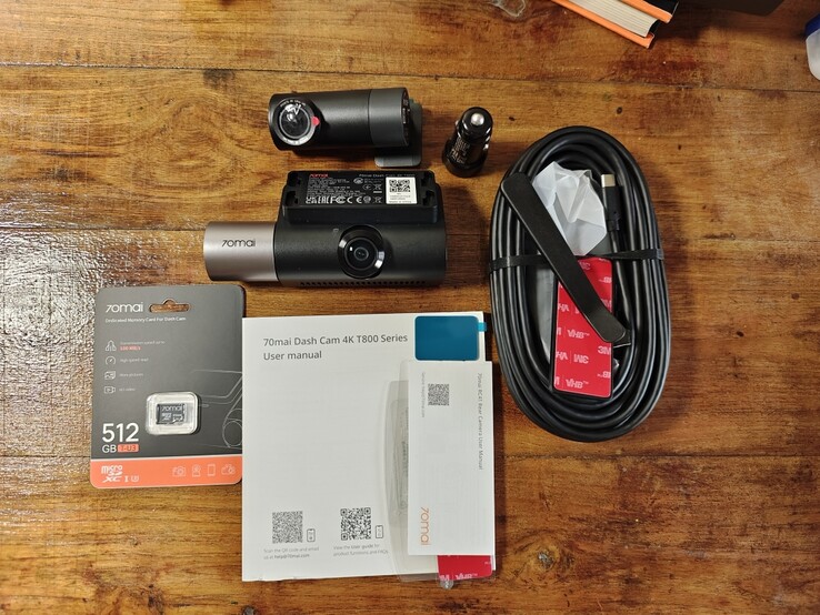 The 70mai 4K T800 dash cam box contents (Image source: Abhinav Fating/Notebookcheck)