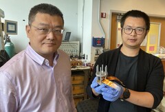 Hailong Chen and Zhantao Liu present a new, low-cost cathode for all-solid-state lithium-ion batteries. (Image source: Jerry Grillo / Nature Sustainability / Georgia Institute of Technology)