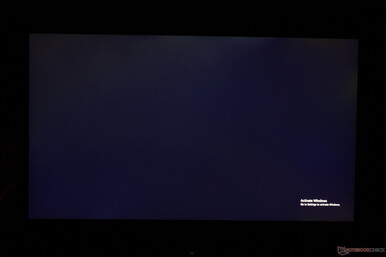 Slight-moderate uneven backlight bleeding along the top edge