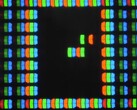 Разработчик создал версию игры Snake, которая использует отдельные красные, зеленые и синие субпиксели дисплея. (Источник изображения: Patrick Gillespie / YouTube)