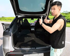 Tesla Model Y L review of cargo and passenger space. (Image source: GeekLaii/YT)