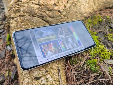 Xiaomi 15 Ultra outdoors