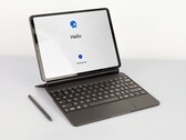 The JingPad A1 has an 11-inch AMOLED display with a 2,368 x 1,728-pixel native resolution. (Image source Jingling)