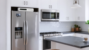 The Bluetti FridgePower portable power station (Image source: Bluetti)
