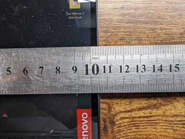 Very narrow side bezels