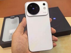 The Vivo X500 has already leaked in hands-on photos ahead of its official launch