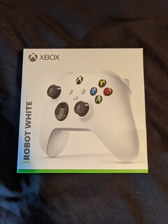 The retail packaging for the alleged Xbox Series S controller. (Image: @Zak_exe)