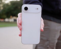 Apple is reportedly cutting cost on the displays of the iPhone 17 and 17 Air. (Image source: AppleTrack)