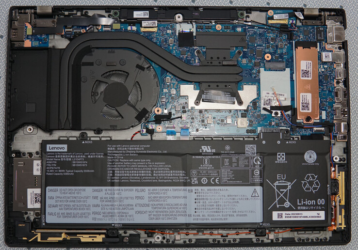 RAM and WLAN modules are soldered on, but the rest can be accessed easily.