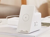 The Xiaomi Vertical Wireless Charging Socket offers wireless and wired charging connections. (Image source: Xiaomi/ITHome)