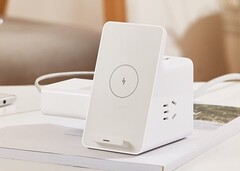 The Xiaomi Vertical Wireless Charging Socket offers wireless and wired charging connections. (Image source: Xiaomi/ITHome)