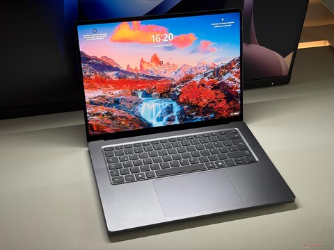 Microsoft Surface Laptop Ultra RTX Spark Review - The 2000-nits Mini-LED panel is a problem
